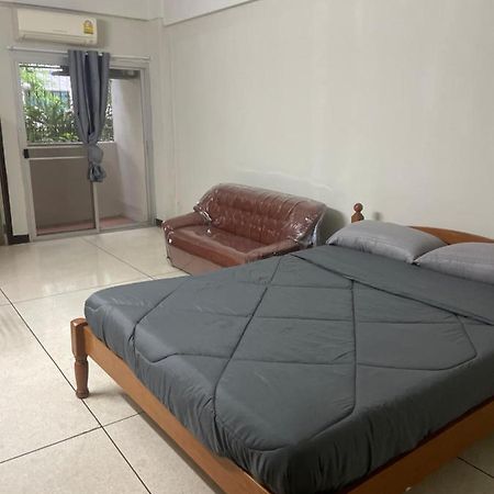 Appartamento Viriyapon Bangkok Esterno foto