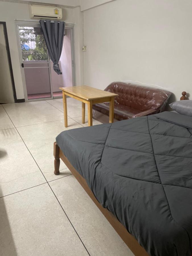 Appartamento Viriyapon Bangkok Esterno foto