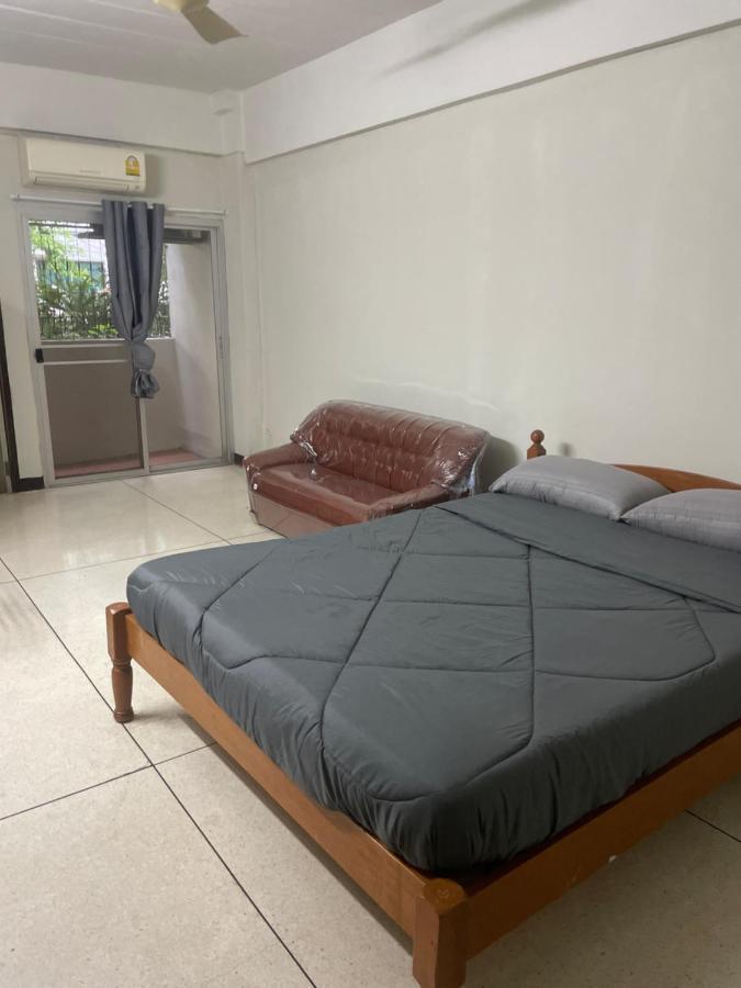 Appartamento Viriyapon Bangkok Esterno foto